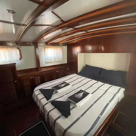 Botel Usta-k